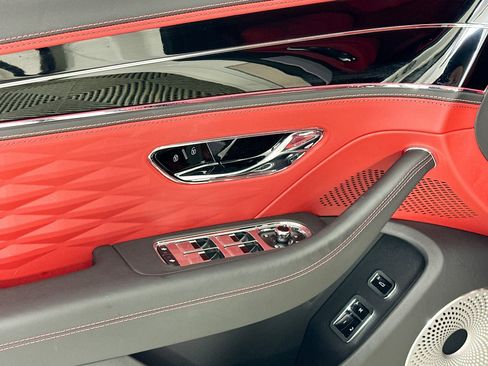 Certified 2022 Bentley Flying Spur V8 image 18