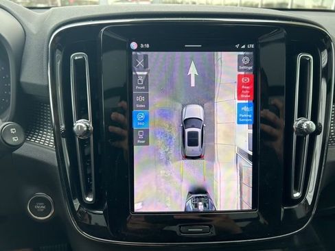 Certified 2025 Volvo XC40 B5 Plus image 24