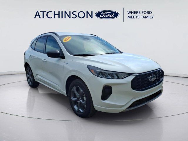 Used 2024 Ford Escape ST-Line w/ Tech Pack #1 AWD/4WD image 3