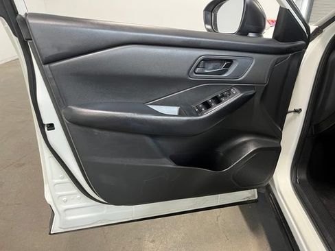 Used 2024 Nissan Rogue S FWD image 25