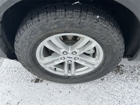 Used 2021 Ford Explorer XLT w/ Equipment Group 202A image 12