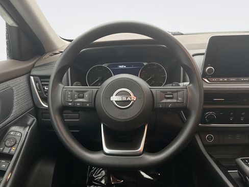 Used 2023 Nissan Rogue S image 12