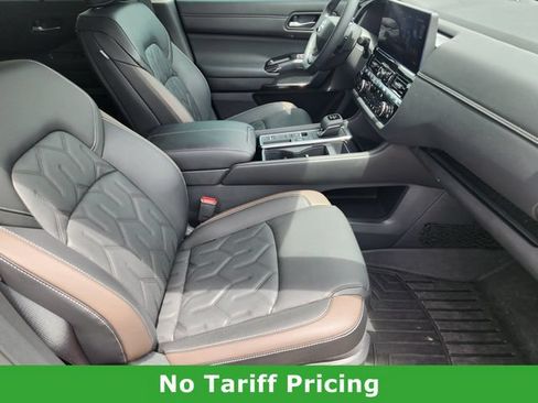 Certified 2026 Nissan Pathfinder Platinum FWD image 13