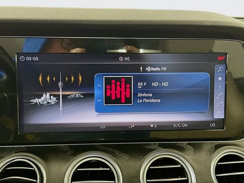 Used 2018 Mercedes-Benz E 300 image 19