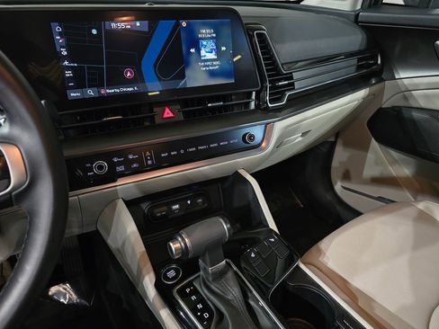 Used 2024 Kia Sportage EX image 30