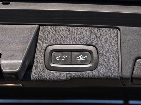 Certified 2022 Volvo XC60 B6 Inscription w/ Advanced Package image 11