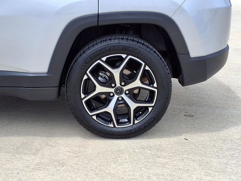 Used 2025 Jeep Compass Limited AWD/4WD image 9