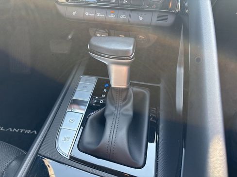 Certified 2023 Hyundai Elantra Limited w/ Preferred Accessory Package image 10