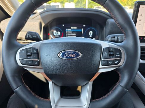 Used 2025 Ford Explorer Active w/ Active Comfort Package AWD/4WD image 14