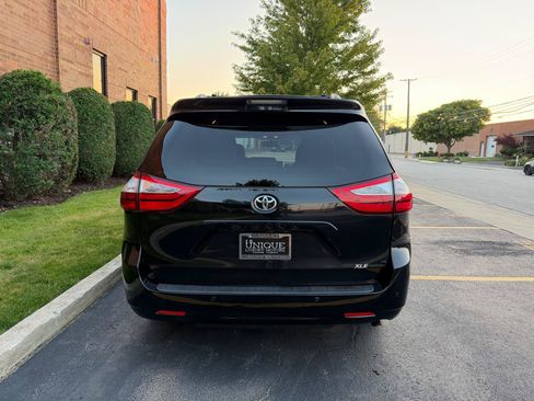 Used 2017 Toyota Sienna XLE w/ XLE Navigation Package FWD image 6