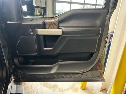 Certified 2017 Ford F350 Lariat w/ Chrome Package image 38