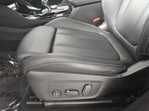 Certified 2025 BMW X4 xDrive30i image 32