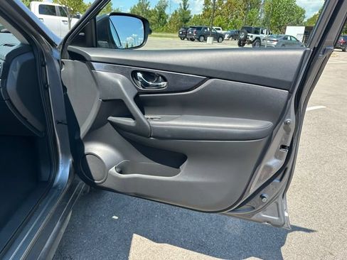 Used 2019 Nissan Rogue SV FWD image 20