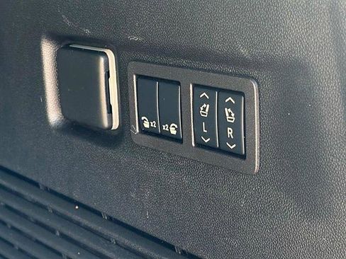 Used 2024 GMC Yukon XL Denali w/ Advanced Technology Package image 58