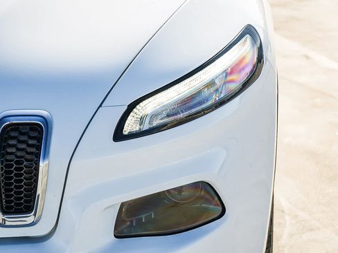 Used 2016 Jeep Cherokee Latitude w/ Safety/Convenience Group image 9