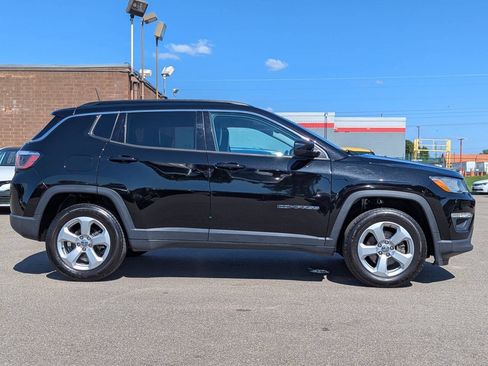 Used 2020 Jeep Compass Latitude w/ Cold Weather Group AWD/4WD image 3