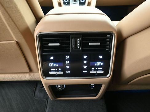Certified 2023 Porsche Cayenne Platinum Edition image 16