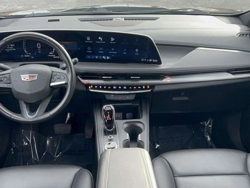 Used 2024 Cadillac XT4 Premium Luxury image 35