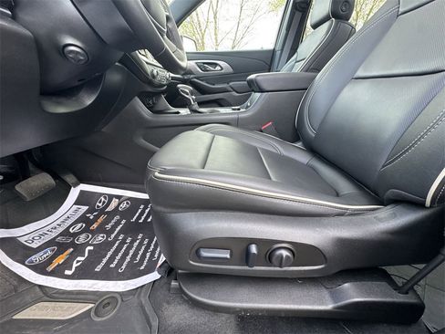 Used 2024 Chevrolet Traverse Premier image 12