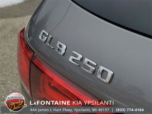 Used 2021 Mercedes-Benz GLB 250 4MATIC w/ Premium Package image 9