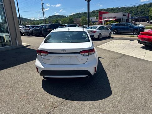 Used 2022 Toyota Corolla LE FWD image 4