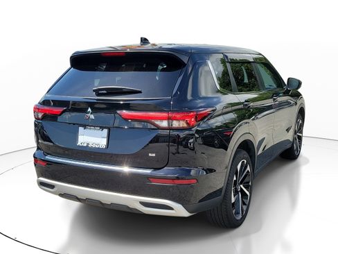 Used 2024 Mitsubishi Outlander SE Black Edition AWD/4WD image 6