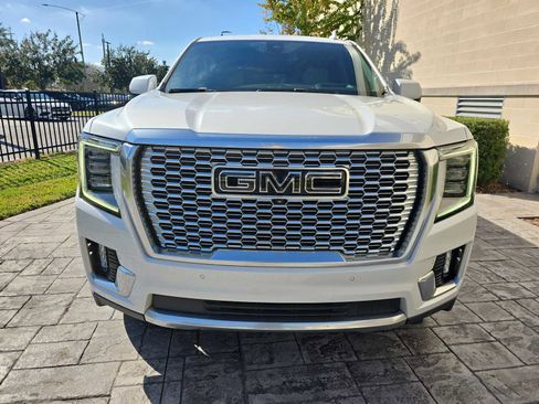 Used 2021 GMC Yukon Denali w/ Denali Premium Package image 2
