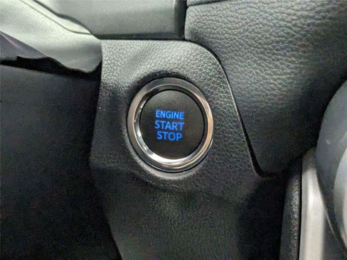 Used 2021 Toyota RAV4 XLE w/ Convenience Package FWD image 25