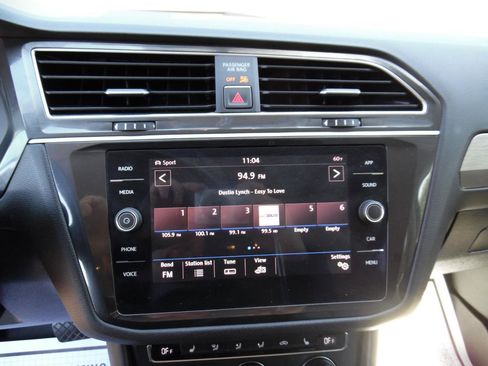 Used 2018 Volkswagen Tiguan SE AWD/4WD image 14