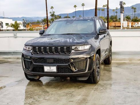 New 2026 Jeep Grand Cherokee Altitude image 4