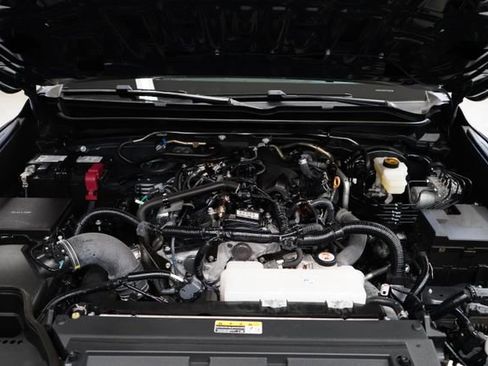 Used 2025 Toyota Tacoma SR5 AWD/4WD image 62