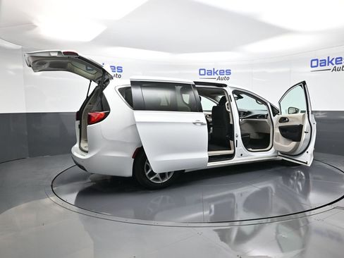 Used 2018 Chrysler Pacifica Touring Plus w/ Tire & Wheel Group image 54