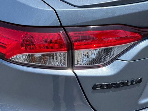 Certified 2022 Toyota Corolla SE w/ SE Premium Package FWD image 35