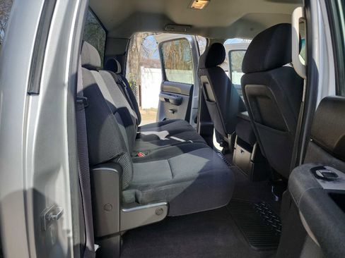 Used 2011 Chevrolet Silverado 2500 LT w/ Interior Plus Package image 33