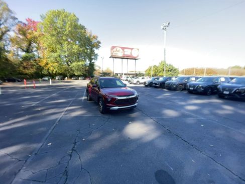 Used 2025 Chevrolet TrailBlazer LT image 16