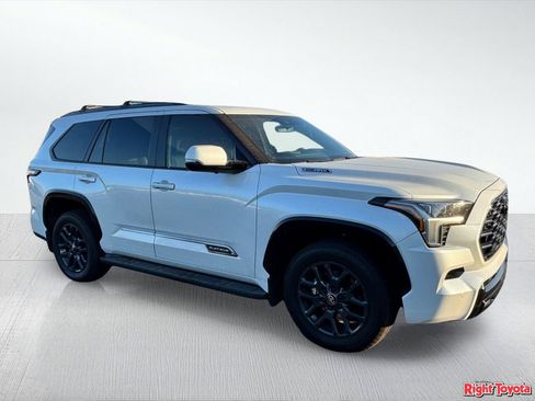 Certified 2025 Toyota Sequoia Platinum AWD/4WD image 5