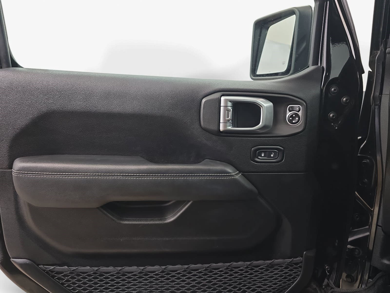 Used 2019 Jeep Wrangler Unlimited Sahara AWD/4WD image 22