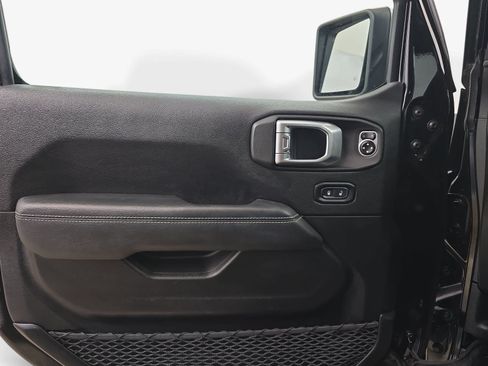 Used 2019 Jeep Wrangler Unlimited Sahara AWD/4WD image 22