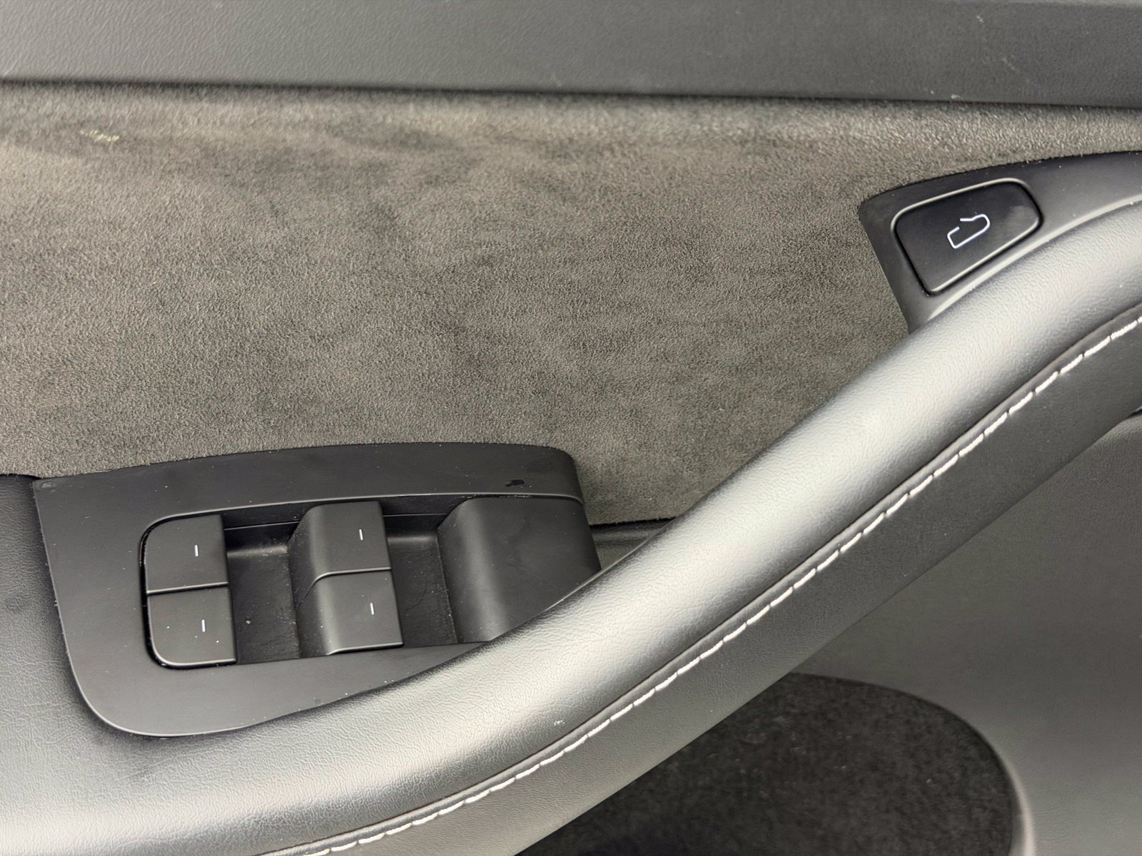 Used 2022 Tesla Model Y Long Range AWD/4WD image 16