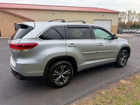 Used 2018 Toyota Highlander LE image 4