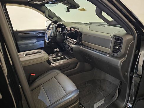 Used 2022 Chevrolet Silverado 1500 ZR2 w/ Technology Package AWD/4WD image 29