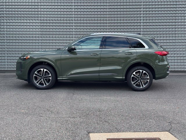 Certified 2025 Audi Q5 Premium w/ Convenience Package AWD/4WD image 4