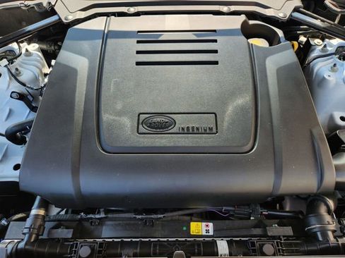 Used 2025 Land Rover Discovery S image 21