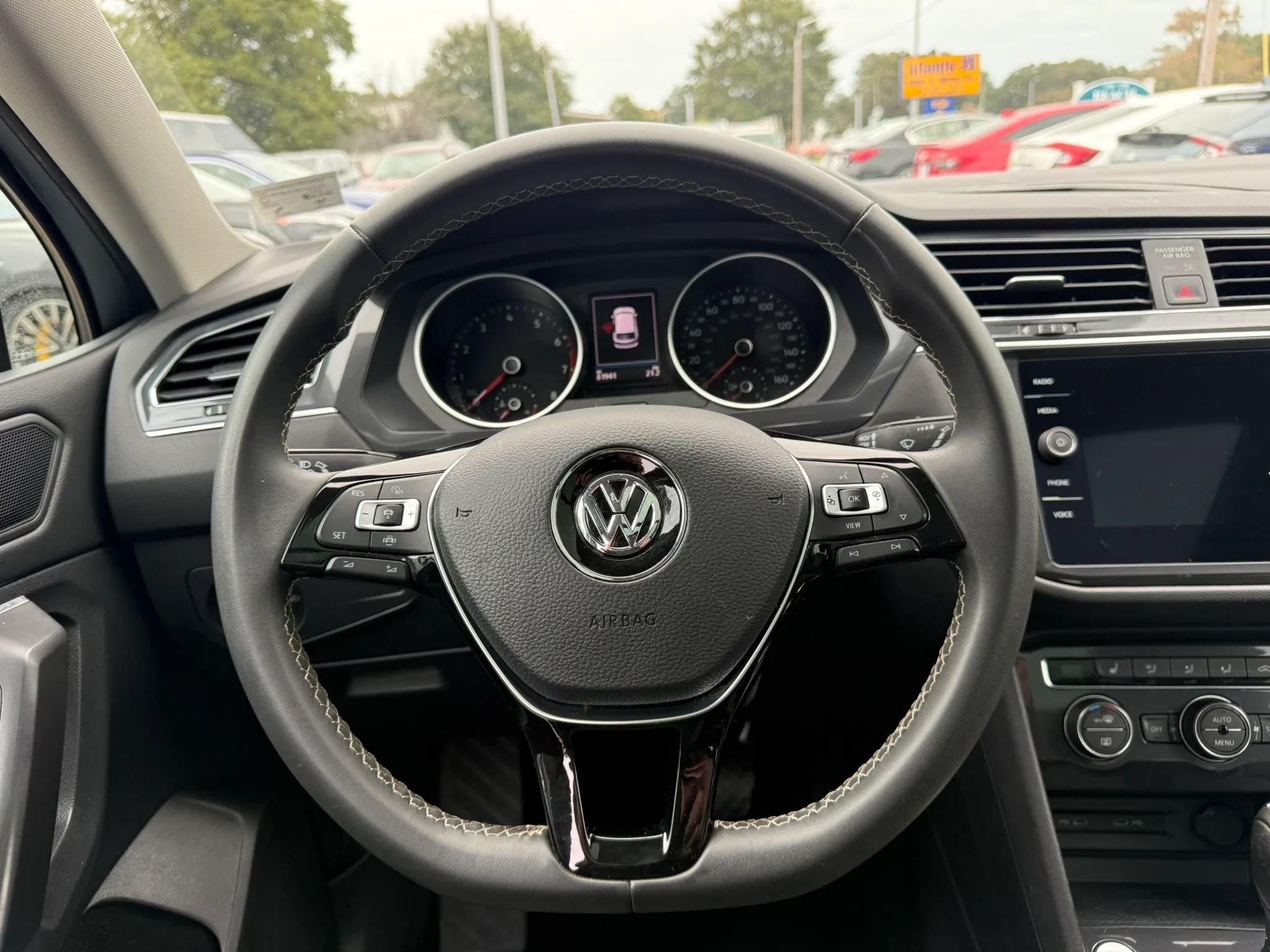 Used 2021 Volkswagen Tiguan SE w/ Panoramic Sunroof Package FWD image 12