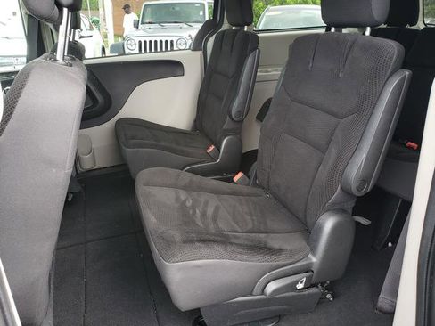 Used 2019 Dodge Grand Caravan SE FWD image 12