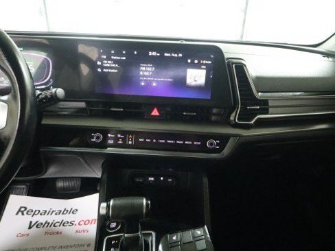 Used 2025 Kia Sportage EX FWD image 13