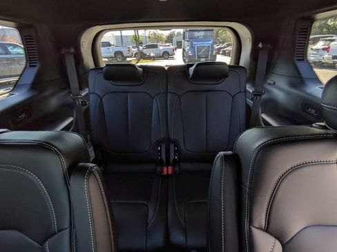 Used 2025 Jeep Grand Cherokee L Limited AWD/4WD image 16