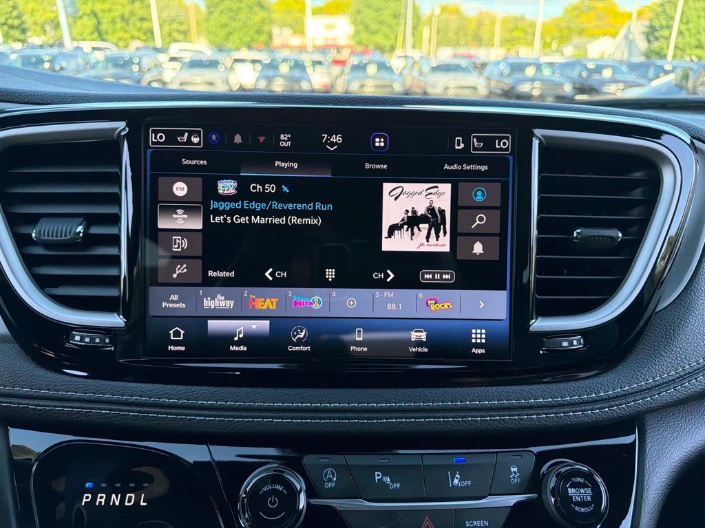 New 2027 Chrysler Pacifica Select FWD image 25