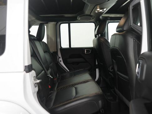 Used 2022 Jeep Wrangler Unlimited Sahara image 12
