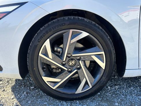 Used 2025 Hyundai Elantra SEL image 25